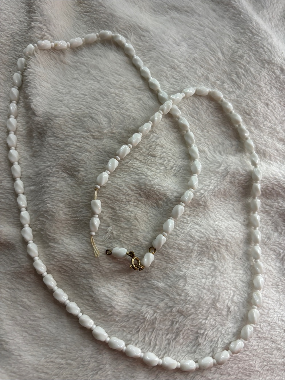 BROKEN CLASP White Beaded Necklace - Classic Pearl-Look Strand